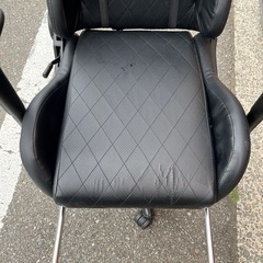 EXRACINGゲーミングチェア、オットマン付きの画像