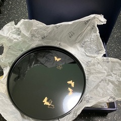 【新品未使用】お盆と湯呑みのセットの画像