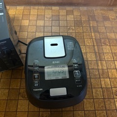 家電とテレビ台の画像