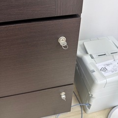イトーキ　鍵付きキャビネットの画像