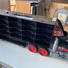 週末のみ営業中‼️　トラック型ミニカー収納ケース　40個入りますの画像