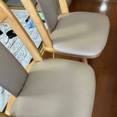 ダイニングテーブルの画像