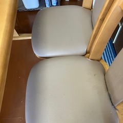 ダイニングテーブルの画像