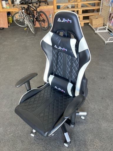 704 
ゲーミングチェア