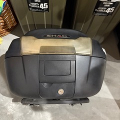 バイク　shad ボックス　取り付け金具付きの画像