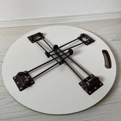 折りたたみ式丸テーブルの画像