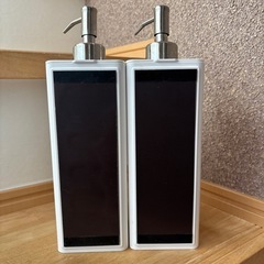 山崎実業シャンプーコンディショナーボトルの画像