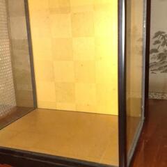 丈夫な ガラスケース＋綺麗な座布団付きの画像