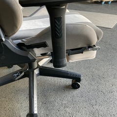 703 ゲーミングチェアの画像