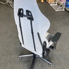 703 ゲーミングチェアの画像
