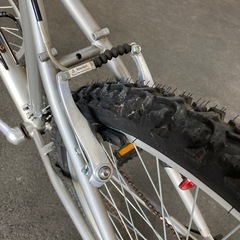 528 自転車シルバー GIANTの画像