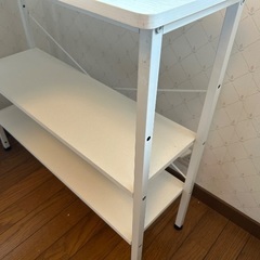 右側ラック付きデスクの画像