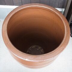 大きな甕　高さ64㎝　カメ　かめ　水瓶　傘立て　保存　梅干し　食品保管　店舗什器の画像