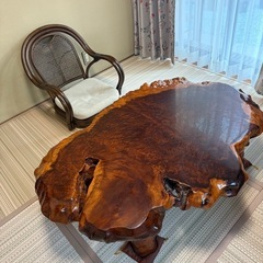 一枚板のローテーブルの画像