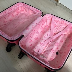 【お取引中】浜崎あゆみ×ハローキティ コラボ限定キャリーケースの画像