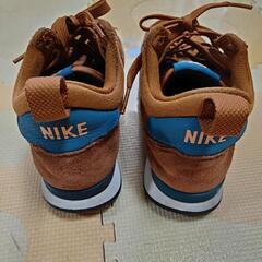 NIKE INTERNATIONALIST MID（ナイキ　インターナショナリスト ミッド）　ブラウン色　スニーカーの画像