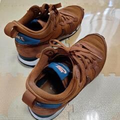 NIKE INTERNATIONALIST MID（ナイキ　インターナショナリスト ミッド）　ブラウン色　スニーカーの画像