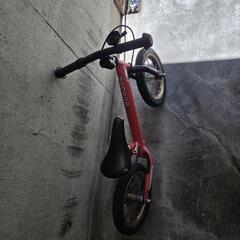 ストライダーと足けりバイクの画像