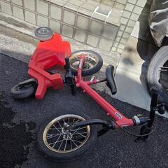 ストライダーと足けりバイクの画像