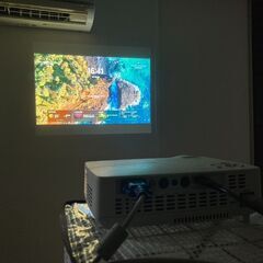 NEC NP64 プロジェクター（VGAケーブル・変換アダプター・リモコン・電源コード・バッグ付き）の画像