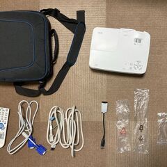NEC NP64 プロジェクター（VGAケーブル・変換アダプター・リモコン・電源コード・バッグ付き）の画像