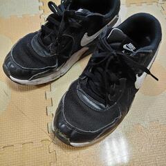 NIKE（ナイキ）エクシーズGS　ブラック色　スニーカーの画像