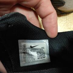 NIKE（ナイキ）エクシーズGS　ブラック色　スニーカーの画像