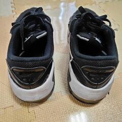 NIKE（ナイキ）エクシーズGS　ブラック色　スニーカーの画像