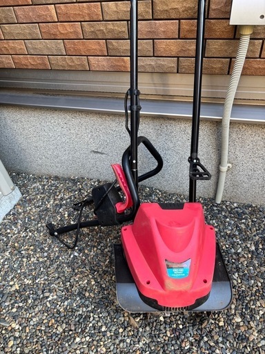 ナカトミ 電気耕運機 電気カルチベータ (耕幅300mm) (750W) 10m延長コード付き レッド/ブラック ERC-10D