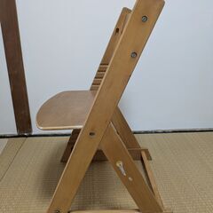 木製キッズチェアの画像