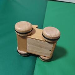 木製の車のオルゴールの画像