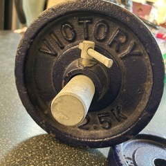 ☆値下げ☆H2509-078 VICTORY ダンベル 2.5k×2 1.25k×2 キズ汚れ有りの画像