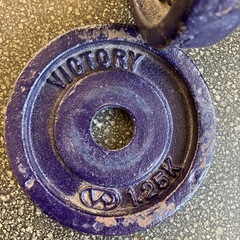 ☆値下げ☆H2509-078 VICTORY ダンベル 2.5k×2 1.25k×2 キズ汚れ有りの画像