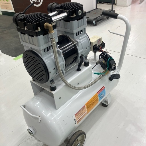 【中古】【不具合あり】【店頭引取限定】RETZLINK 39L オイルレス静音コンプレッサー RZ-S2039EFIC 22，000円（税込）
