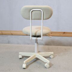 人気の無印良品(MUJI)よりワーキングチェアーです。SOHOからお子様の学習椅子などでも活躍するシンプルなデスクチェアーです♪一人暮らしの方や在宅ワークなどにオススメ！ の画像