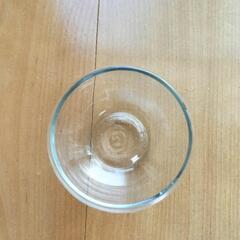 ガラス 丸い小物入れ 鉢の画像