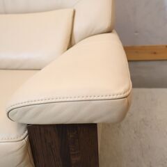 人気のkarimoku(カリモク家具)よりChitano(チターノ)の本革を使用した2人掛けソファ/Z178モデルです！コンパクトでありながらシートはゆったりとした上品なデザインのレザーラブソファー♪の画像