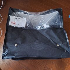 大きい衣類やシーツをいれる箱の画像