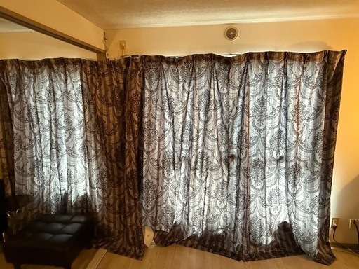 ドレープカーテン　ダマスク柄