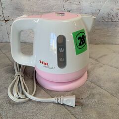 ティファール 電気ケトル BF805 0.8L 1250W ピンク 動作確認済 電気湯沸器 T-fal APRECIA キッチン家電 湯沸かし 28 Y2207の画像