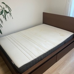 引渡決定済】収納つきダブルベッドとIKEAのマットレス！美品です。