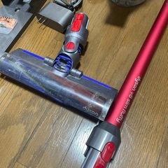 【ジャンク】ダイソン  V8　掃除機 コードレス　部品取りの画像