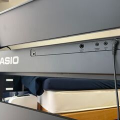 美品★急ぎでお譲り★ 2023年製 カシオ(CASIO) 電子ピアノCDP-S100AZ＋純正スタンド(CS-46P)＋イスのセット！ ハンマーアクション88鍵盤 軽量＆コンパクトで持ち運びに便利 付属アダプタはもちろん単3電池6本でも使用可の画像