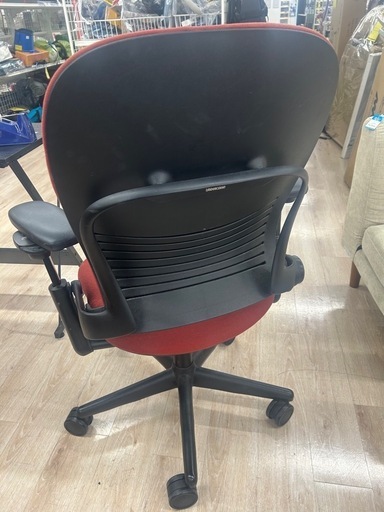 ジモティー割引?️【ジャングルジャングル 岸和田和泉インター店】  steelcase チェア レッド 和泉市 堺市 岸和田市 泉大津
