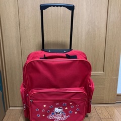 ハローキティのキャリーバッグの画像