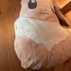 ポケモンぬいぐるみとピカチューポシェットの画像