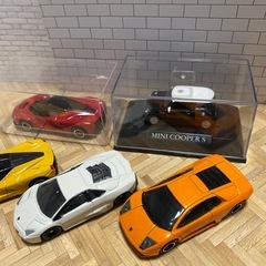 ミニカーランボルギーニ、フェラーリ、ミニクーパーの画像