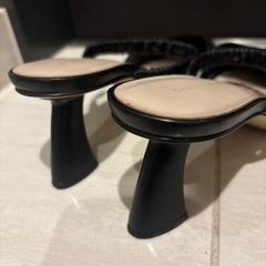 Charles & Keith ミュール38サイズの画像