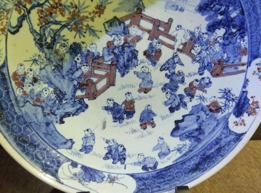 大宋國紀熙　旧家蔵出し品　中国　大勢の遊ぶ唐人　唐子柄　　重量感のある大きな古い大皿　裏印