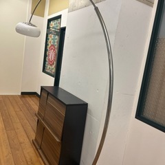 オシャレで大きな照明の画像